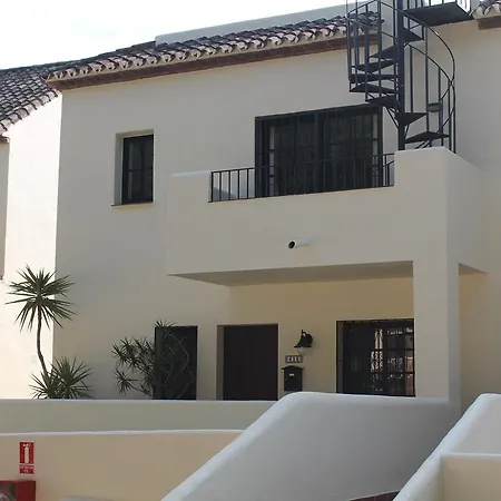 Aloha Casa Claudia Дом отдыха Марбелья